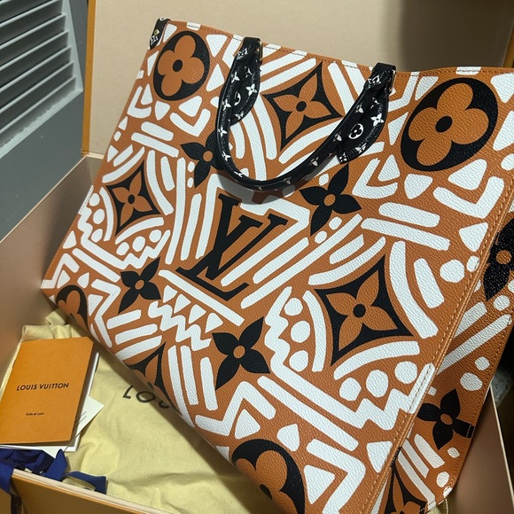 Louis Vuitton On The Go - Picture 2 of 5